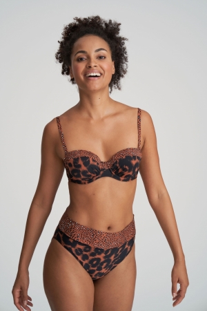AMANDA ZAZ ZANZIBAR